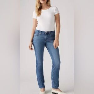 Levi’s Classic Straight Denim-size 6